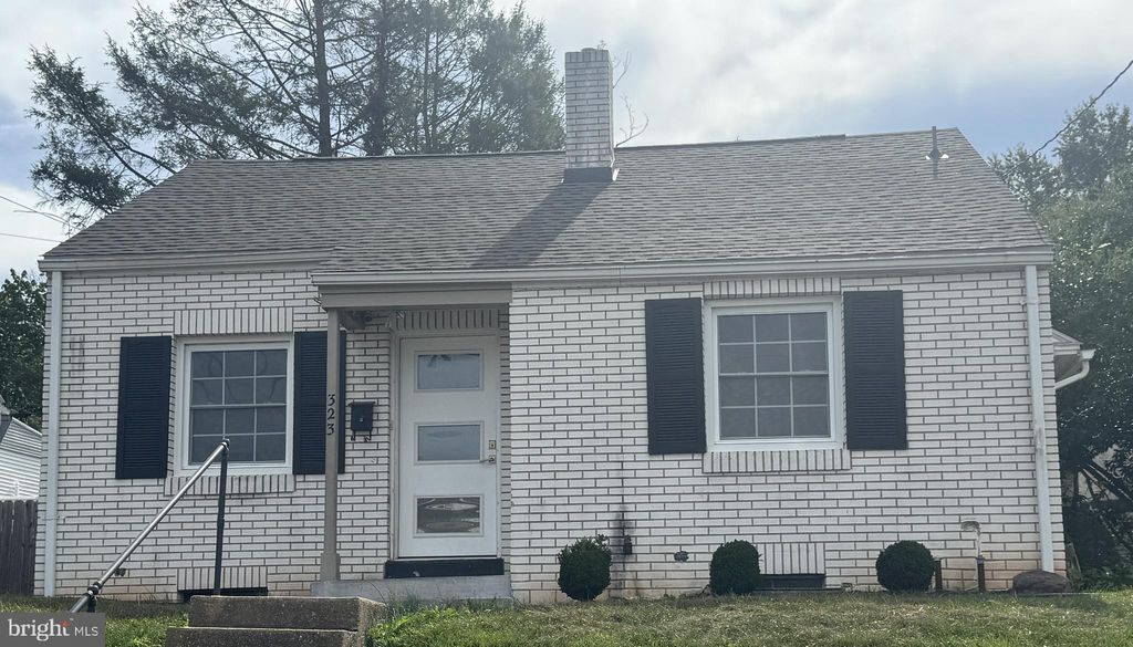 Photo of 323 Lincoln Avenue, EPHRATA, PA 17522 (MLS # PALA2077880)