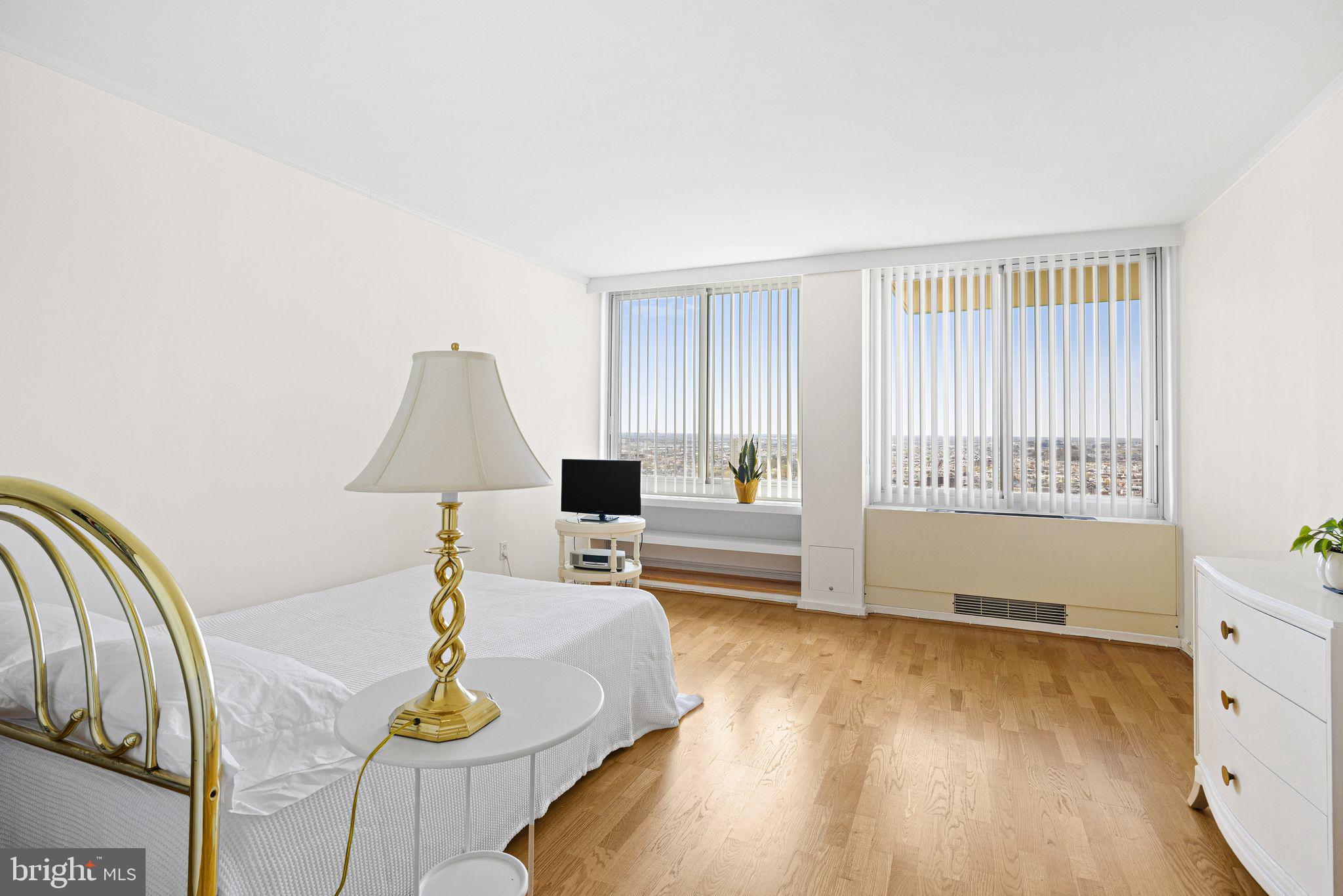 SOCIETY HILL - Residential