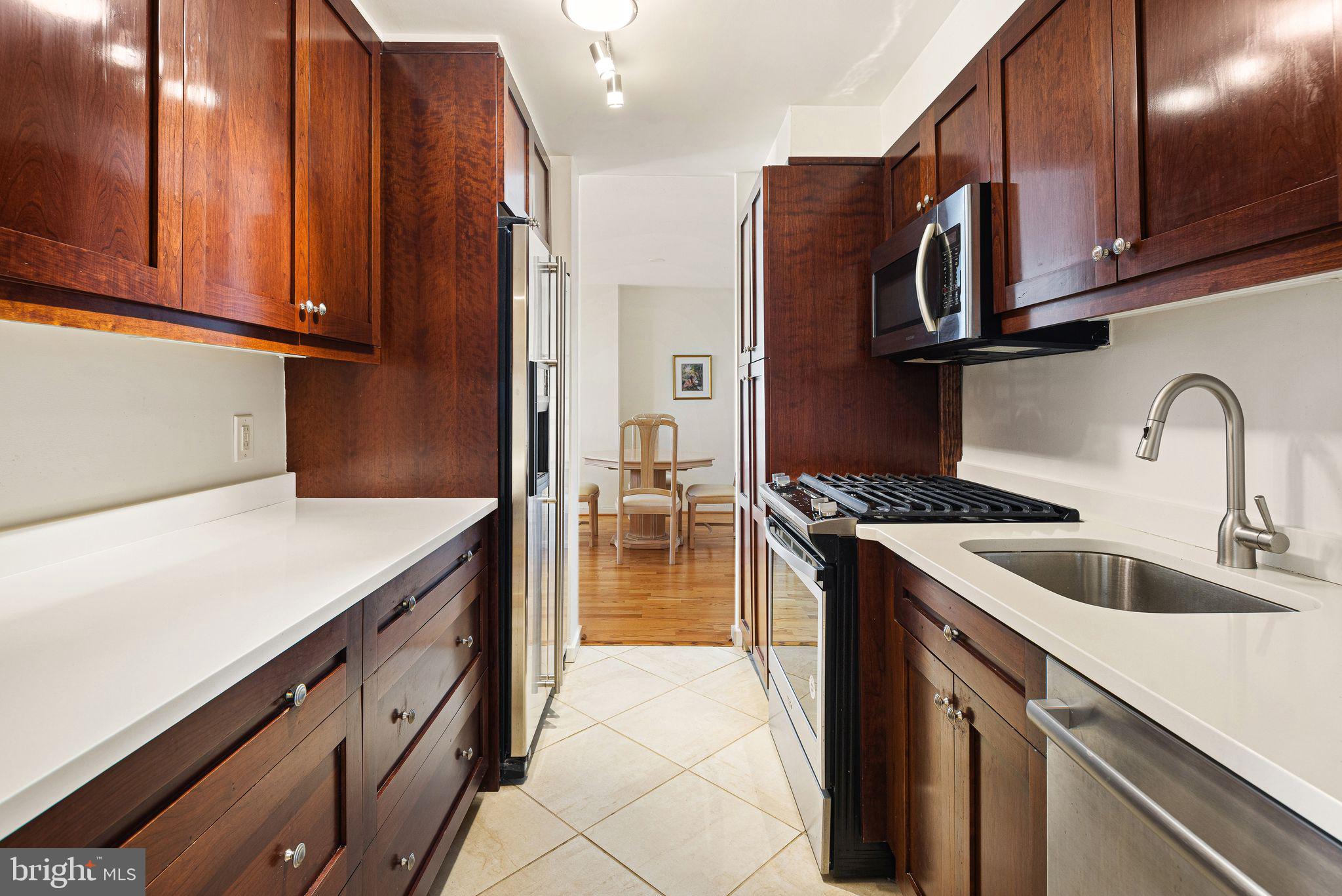 SOCIETY HILL - Residential