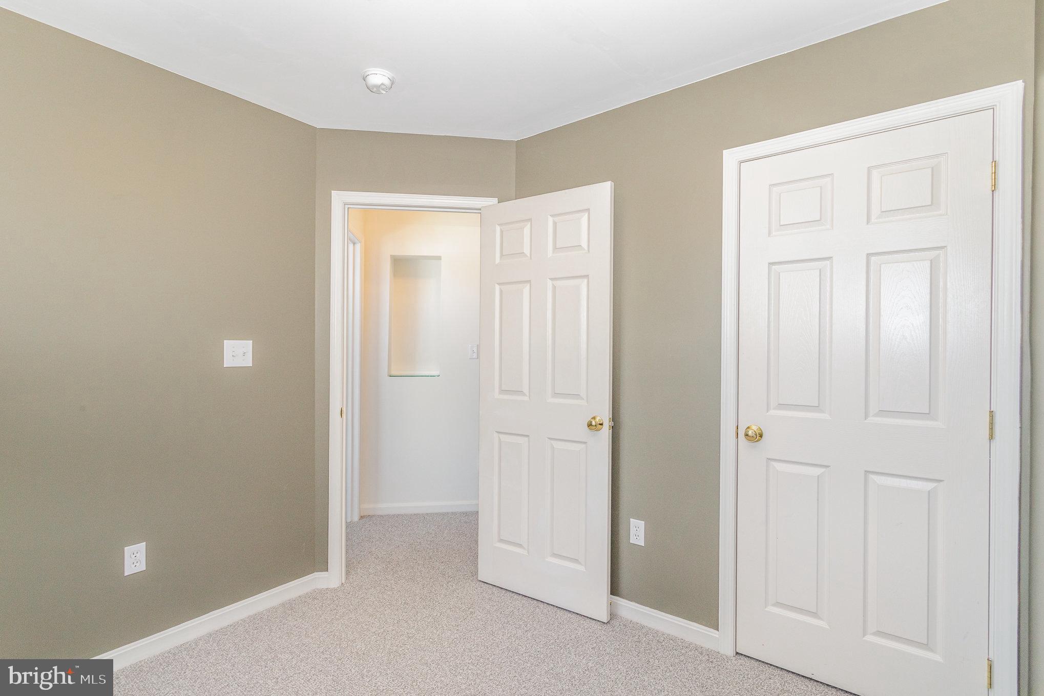 MANOR OAKS - Residential