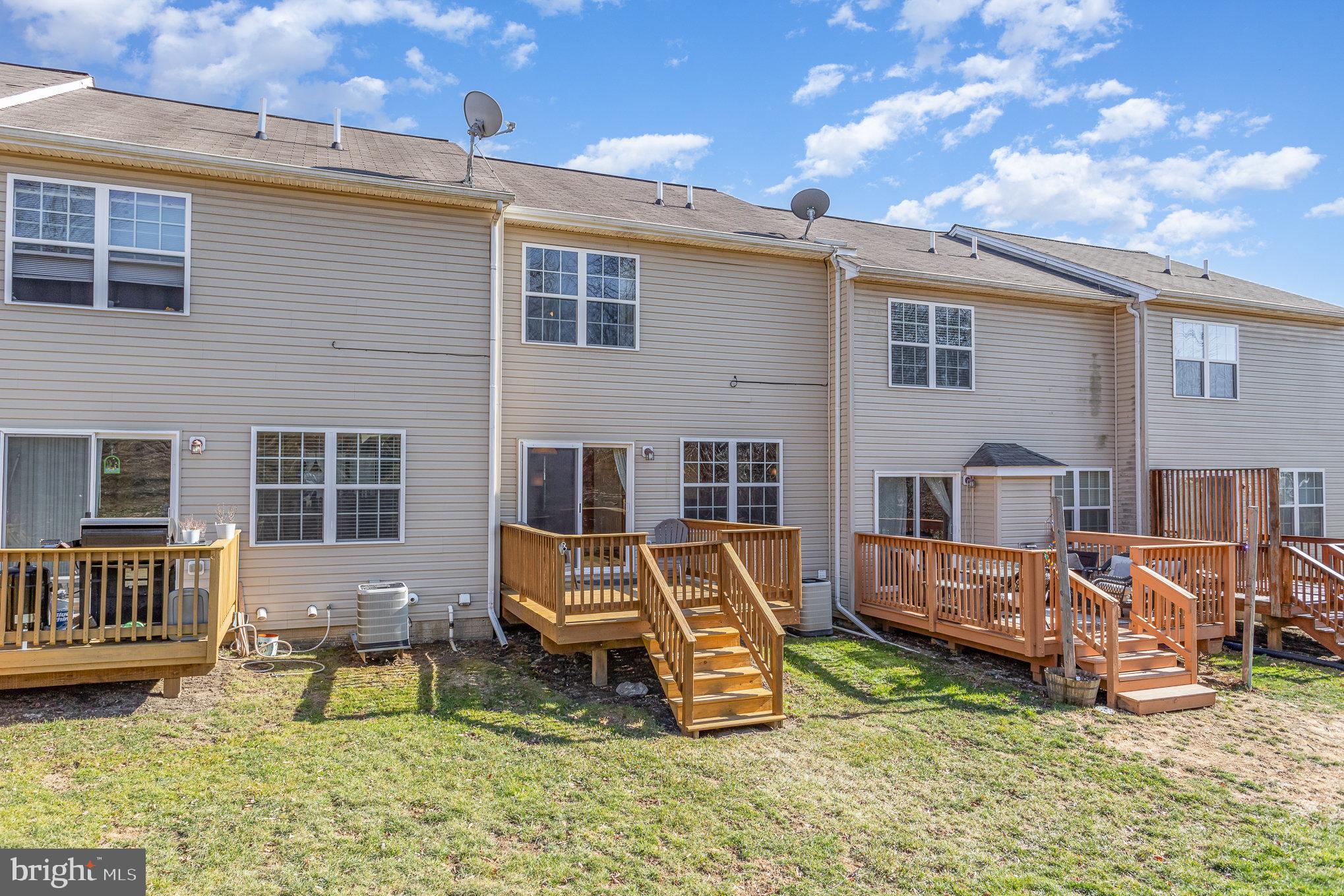 MANOR OAKS - Residential