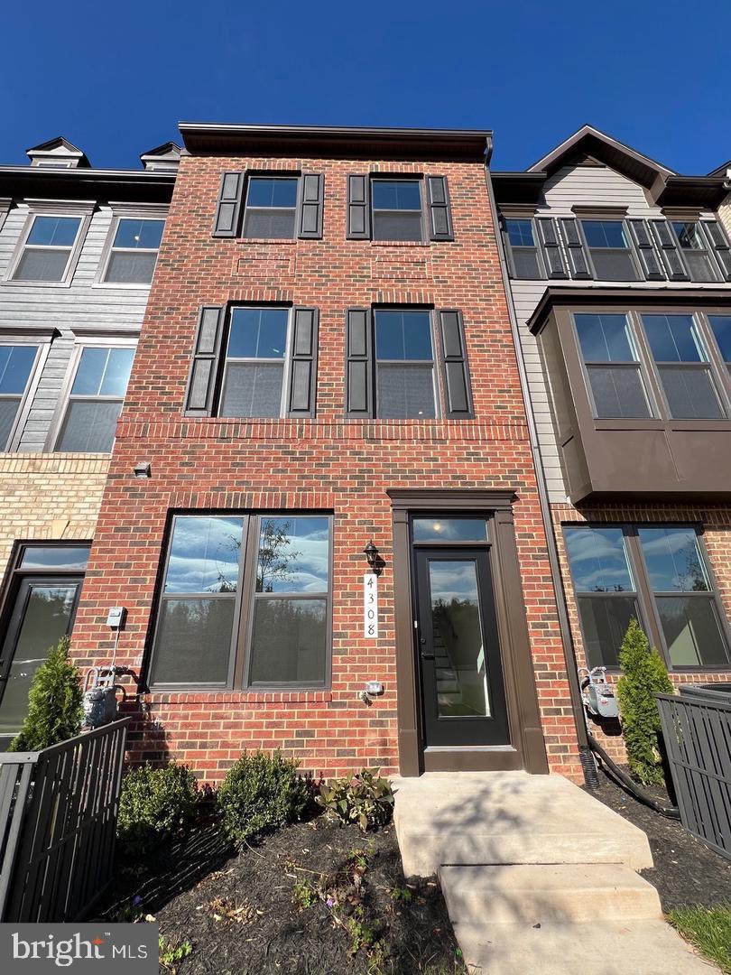 ELLIPSE AT WESTFIELDS - Residential Lease