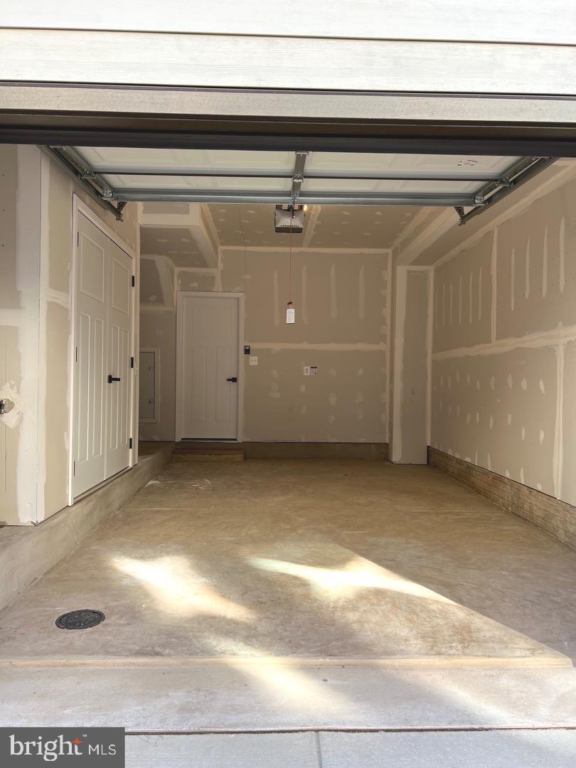 ELLIPSE AT WESTFIELDS - Residential Lease