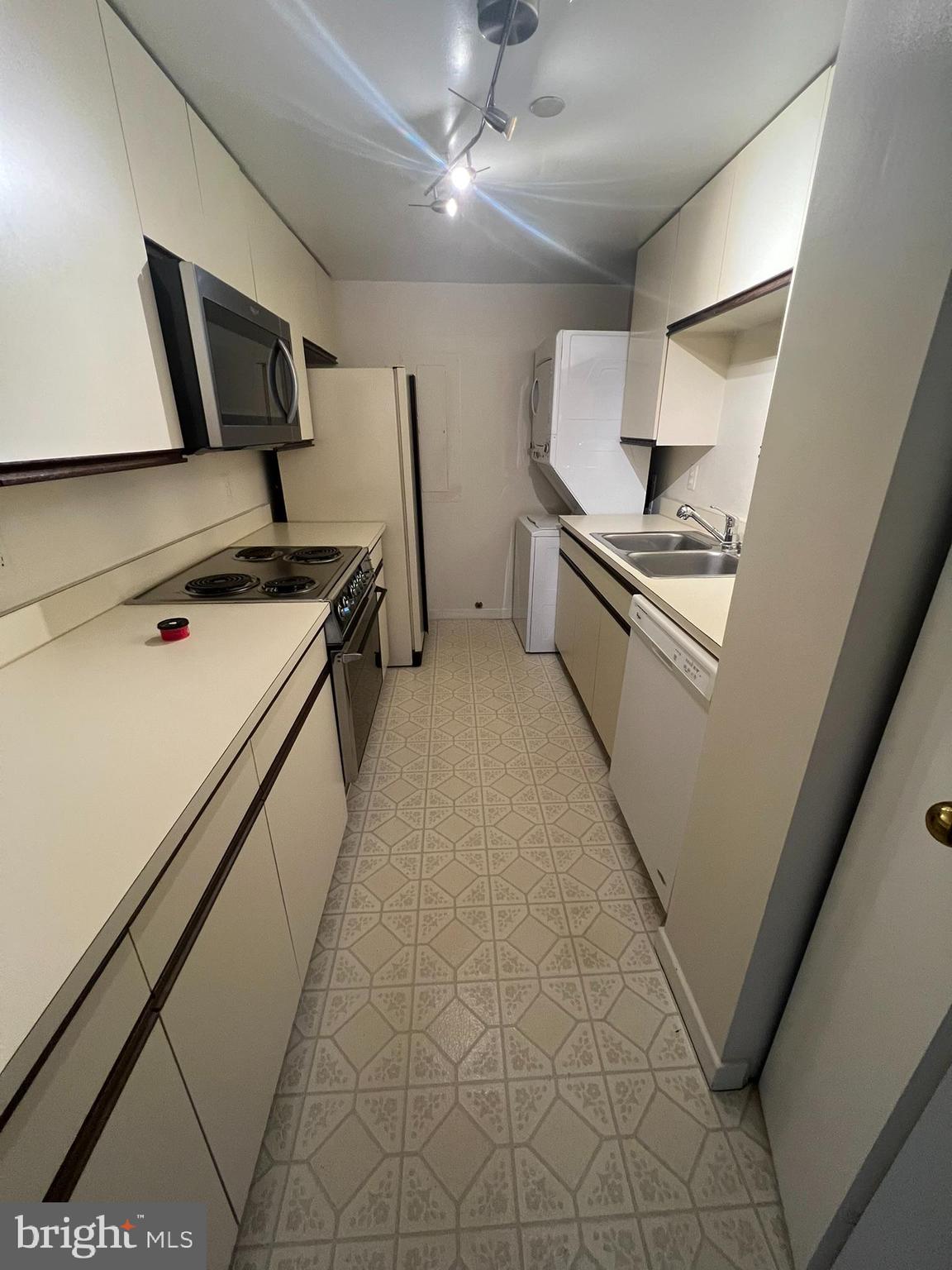 ATRIUM - Residential Lease