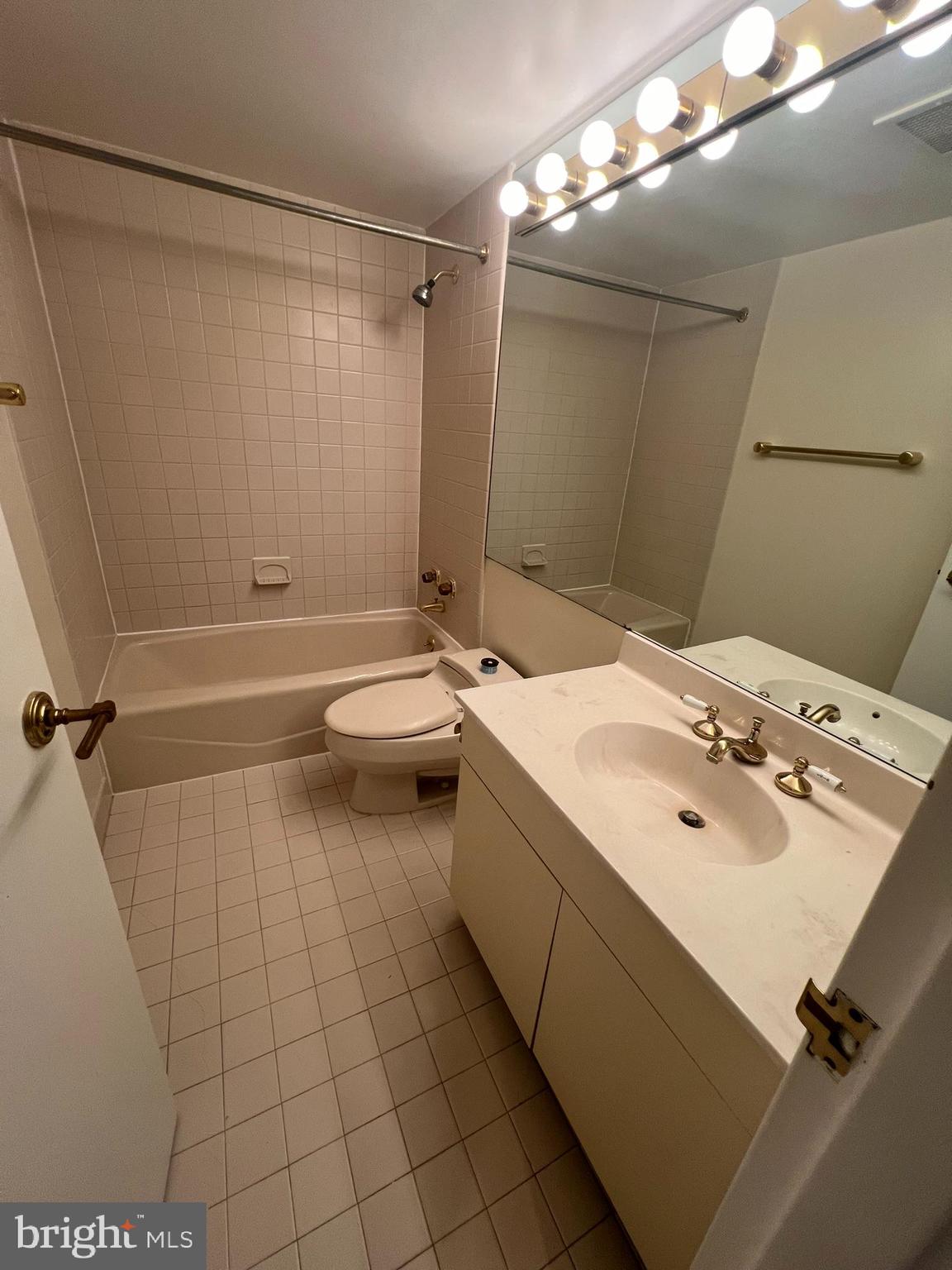 ATRIUM - Residential Lease