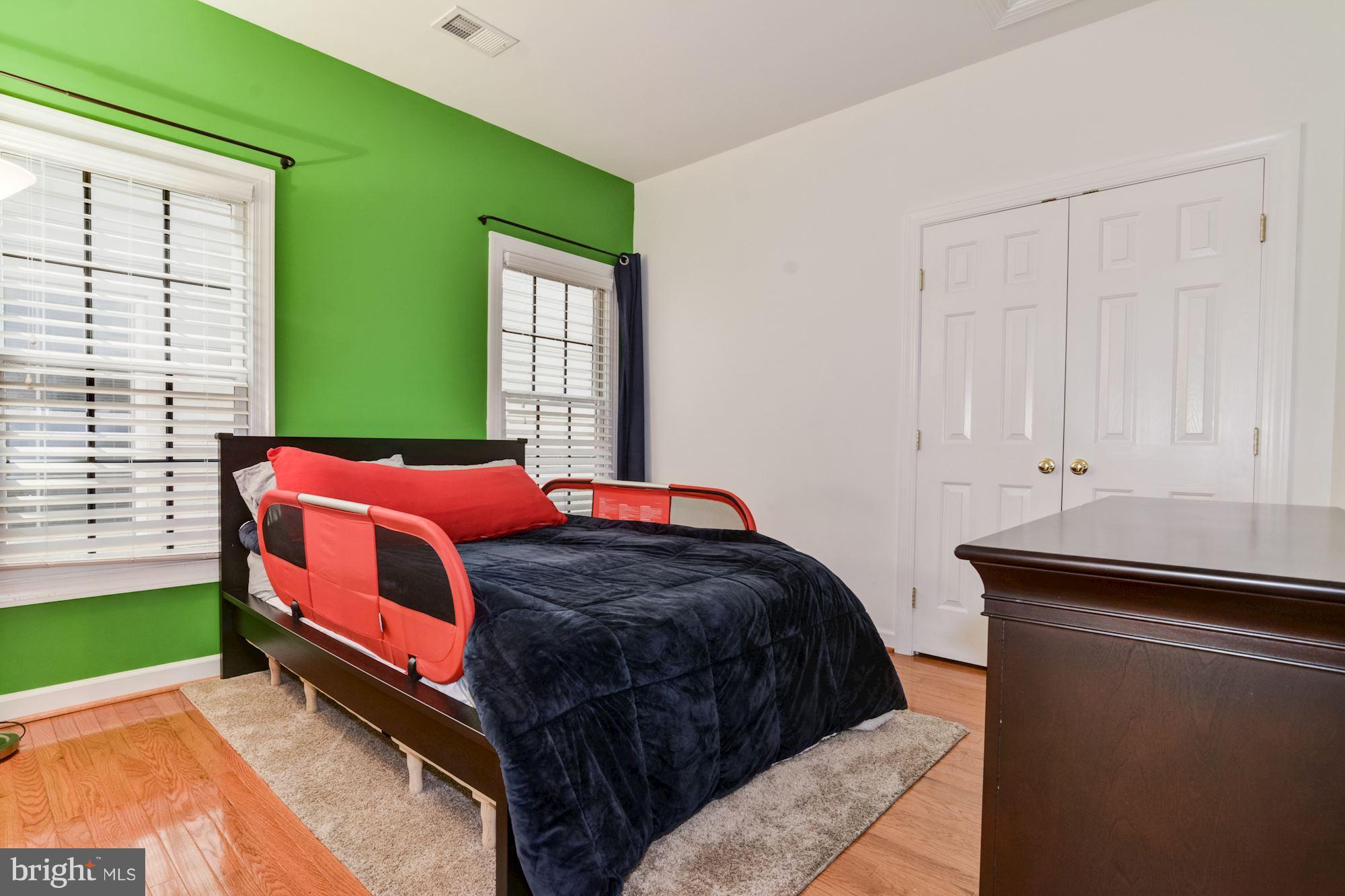 LORTON TOWN CNTR LANDBAY - Residential