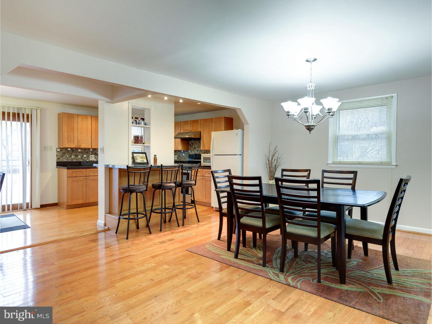 LARCHMONT SQ - Residential