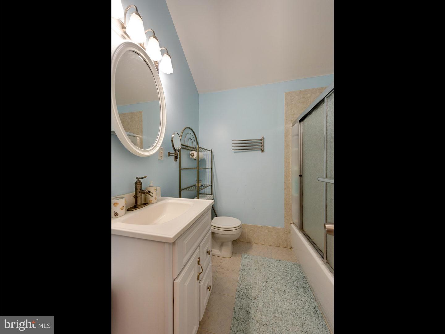 LARCHMONT SQ - Residential