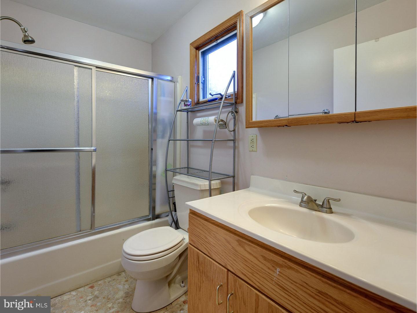 LARCHMONT SQ - Residential