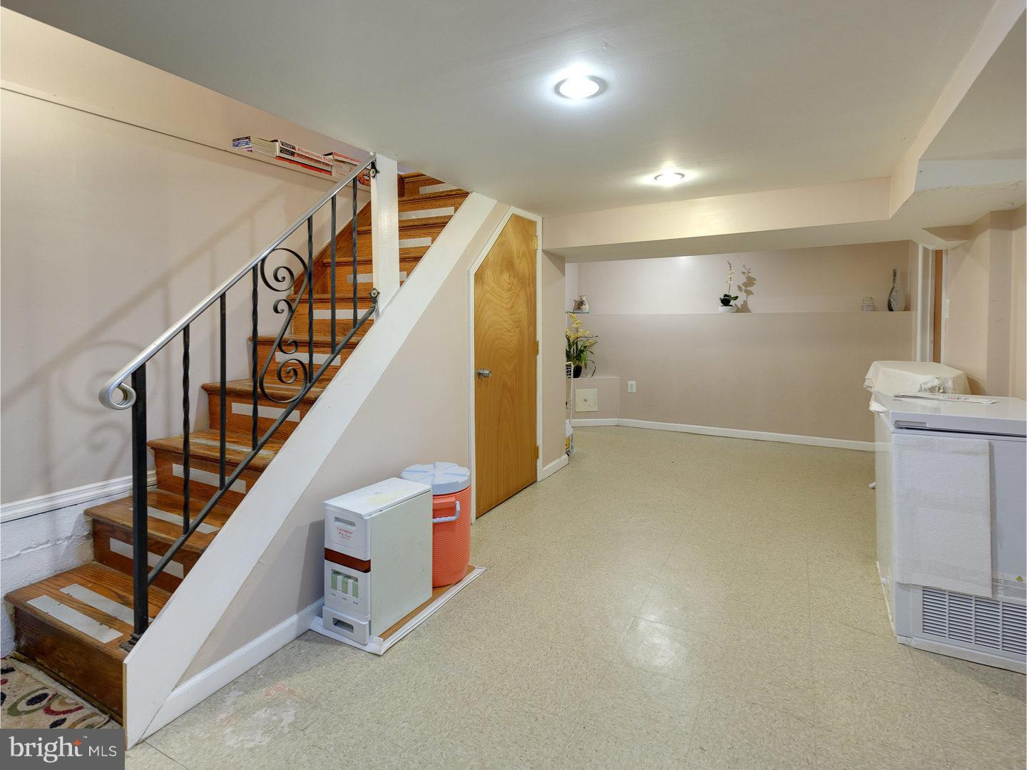 LARCHMONT SQ - Residential