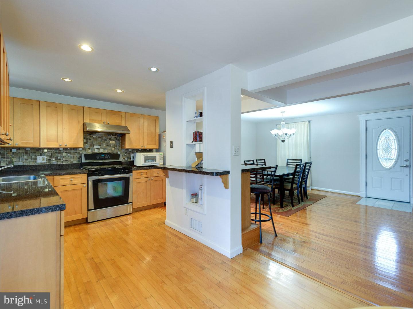 LARCHMONT SQ - Residential