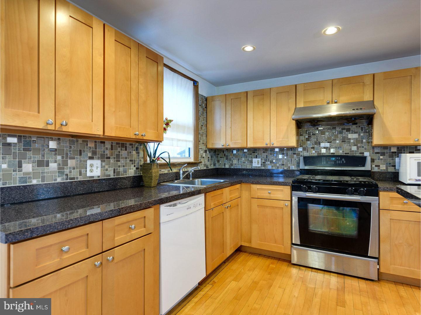 LARCHMONT SQ - Residential