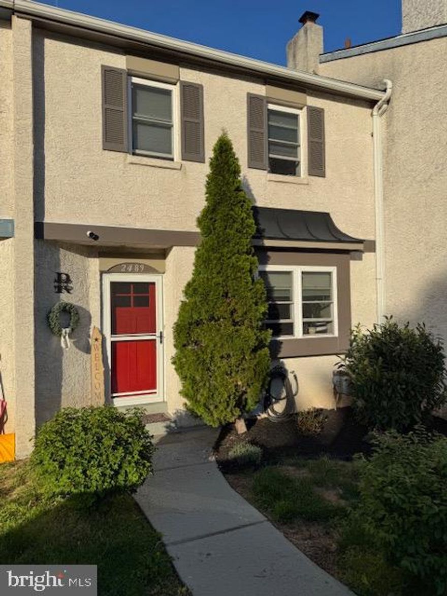 Enjoy the convenience of this well-maintained 3-bedroom, 1.5-bath interior townhome, ideally located on a quiet cul-de-sac with an exceptionally low HOA fee.
Enter through the foyer featuring a barn-door closet, powder room, and a comfortable family room with a wood-burning fireplace. The main level flows into the dining area and kitchen, complete with granite countertops, tile backsplash, pantry, electric range, dishwasher, microwave, and disposal. A bright breakfast area with a stylish beadboard half wall and sliding glass doors leads to a spacious rear deck—perfect for relaxing or entertaining.
Upstairs, the primary bedroom offers direct access to the Jack & Jill bath, which features a cathedral ceiling, skylight, and separate vanity area. Two additional bedrooms, each with ceiling fans, complete the upper level.
The lower level includes a partially finished recreation room with sliding doors to the outside, along with a dedicated laundry area.
Additional highlights include new hardwood flooring in the entrance hall, family room, and powder room, two private parking spaces directly in front of the home, and a low annual HOA fee of just $108.
Conveniently located with easy access to major roadways, shopping, dining, and recreational amenities, this home offers both comfort and value.