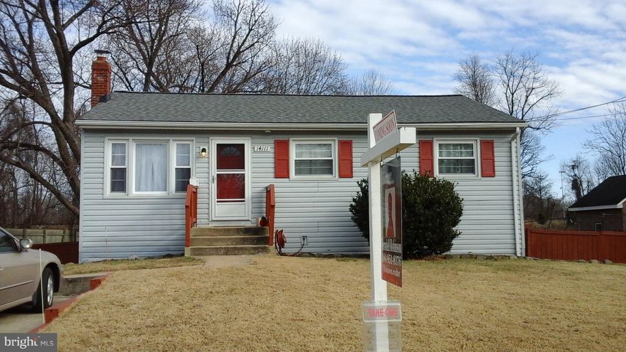 5/2 Single family home with NO HOA for only $330k with hardwoods, updated kitchen, new roof, open concept full basement, deck and shed! And even a fully fenced yard! And more! It's minutes from Hoerner commuter lot, VRE Woodbridge Station, Veterans Park and Potomac Mills Mall and I-95!   It's all on a 1/4 of an acre! Yup location, location, location!!!