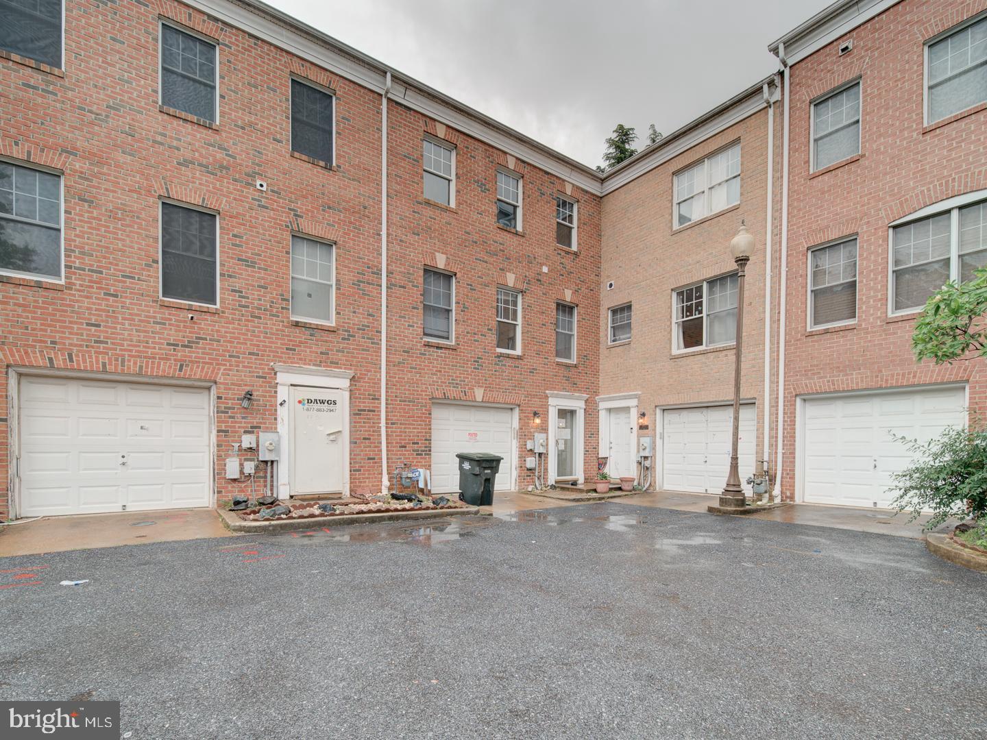 881-A BARNABY STREET SE