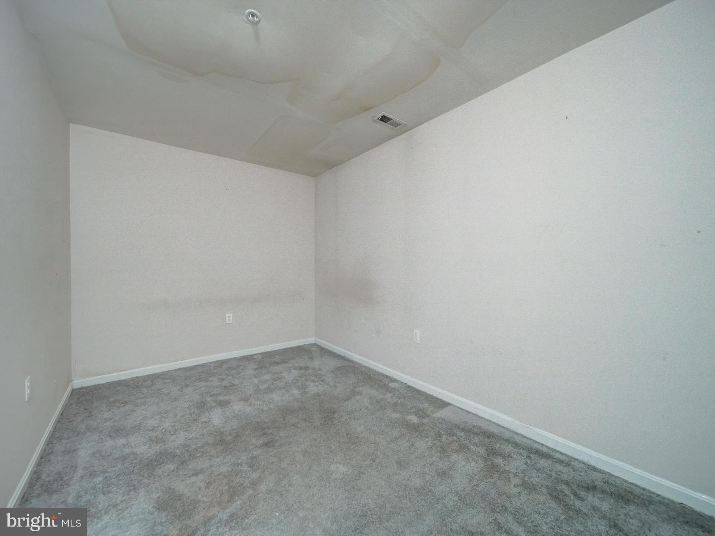 881-A BARNABY STREET SE