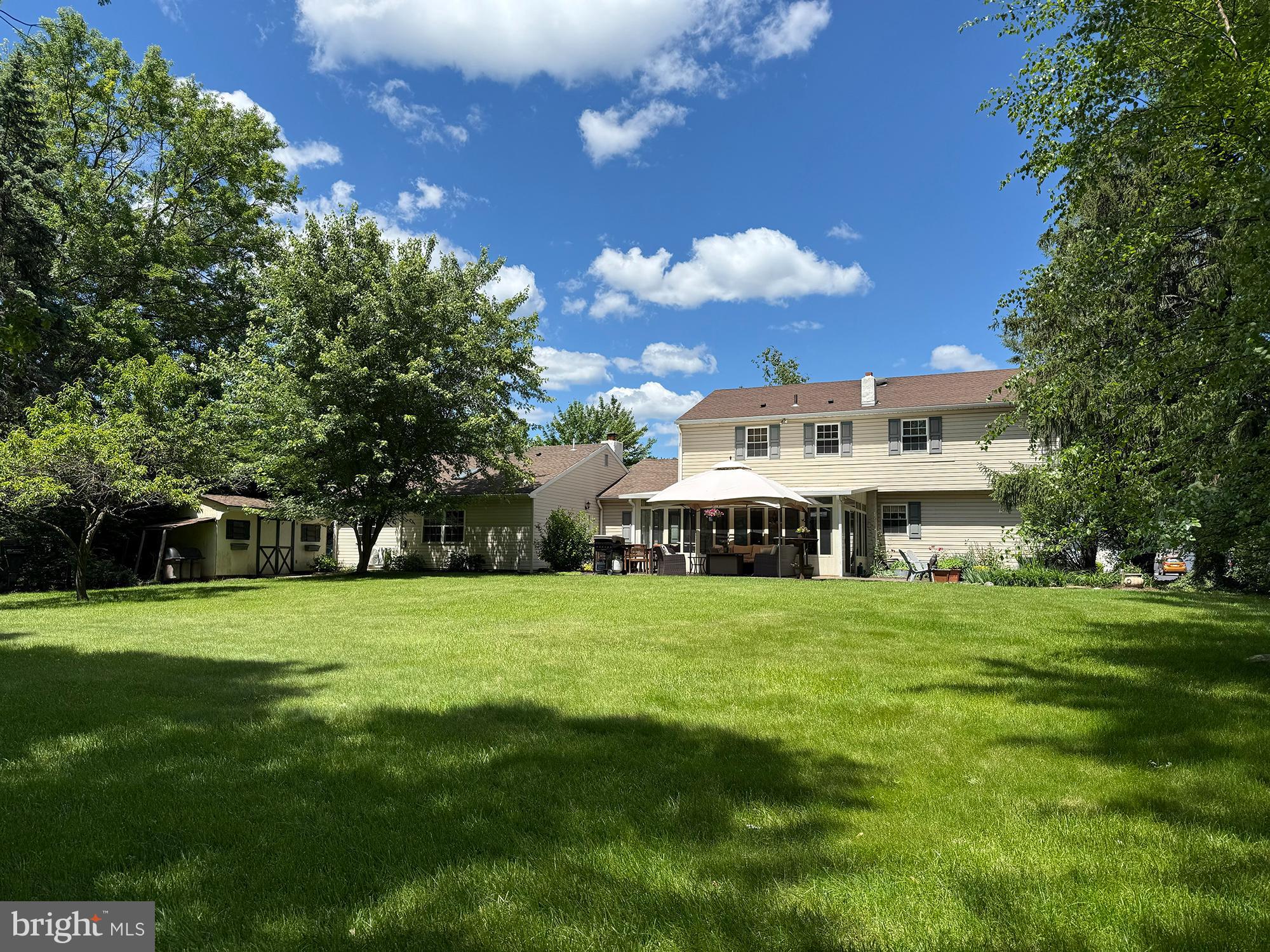 946 WOODLAWN DRIVE