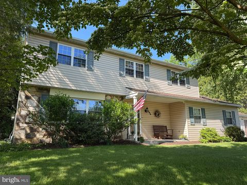 946 WOODLAWN DRIVE LANSDALE PA 19446