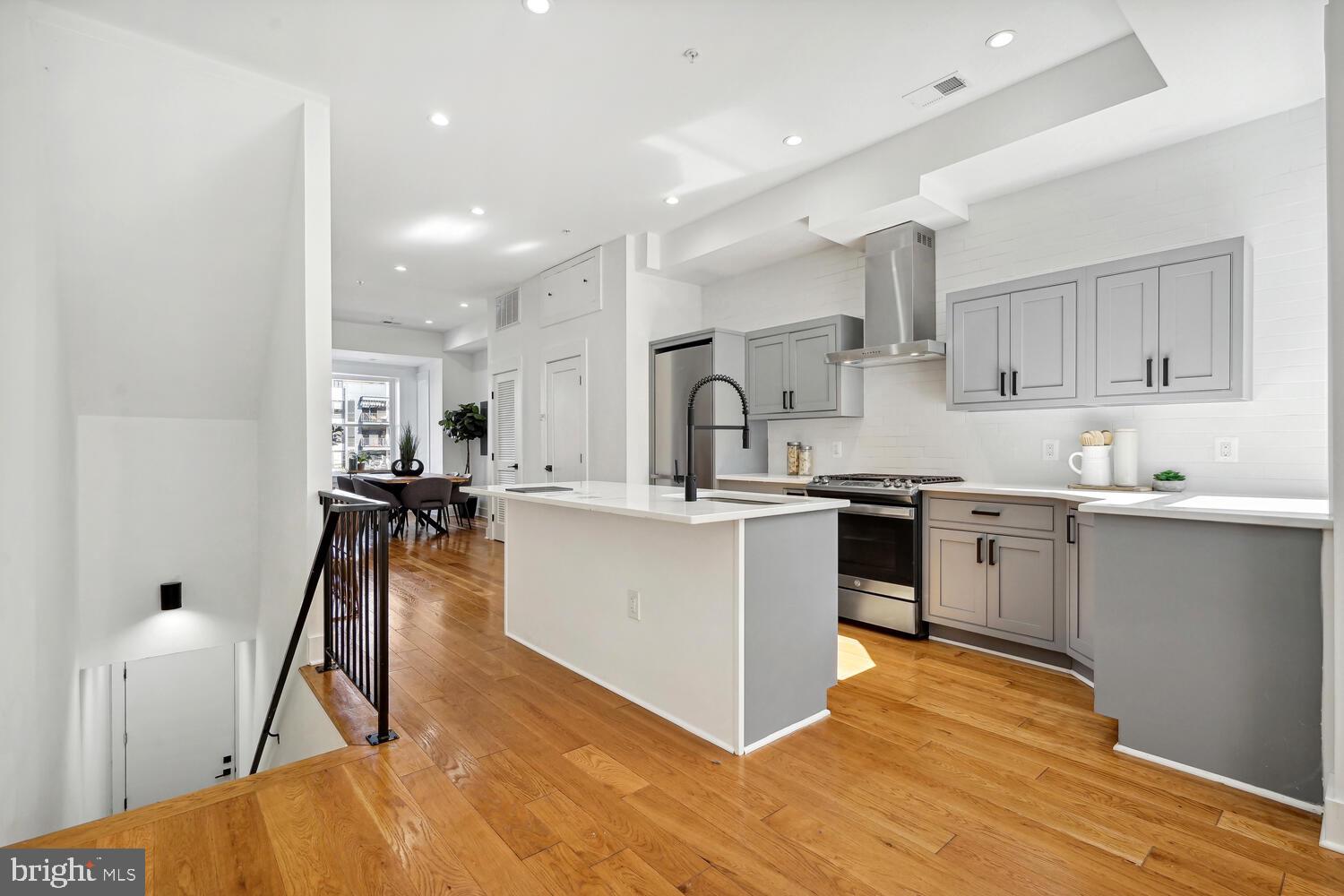 1468 NEWTON STREET NW 2