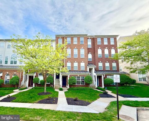 Photo of 5021 Anchorstone Drive #5021, WOODBRIDGE, VA 22192 (MLS # VAPW2117348)