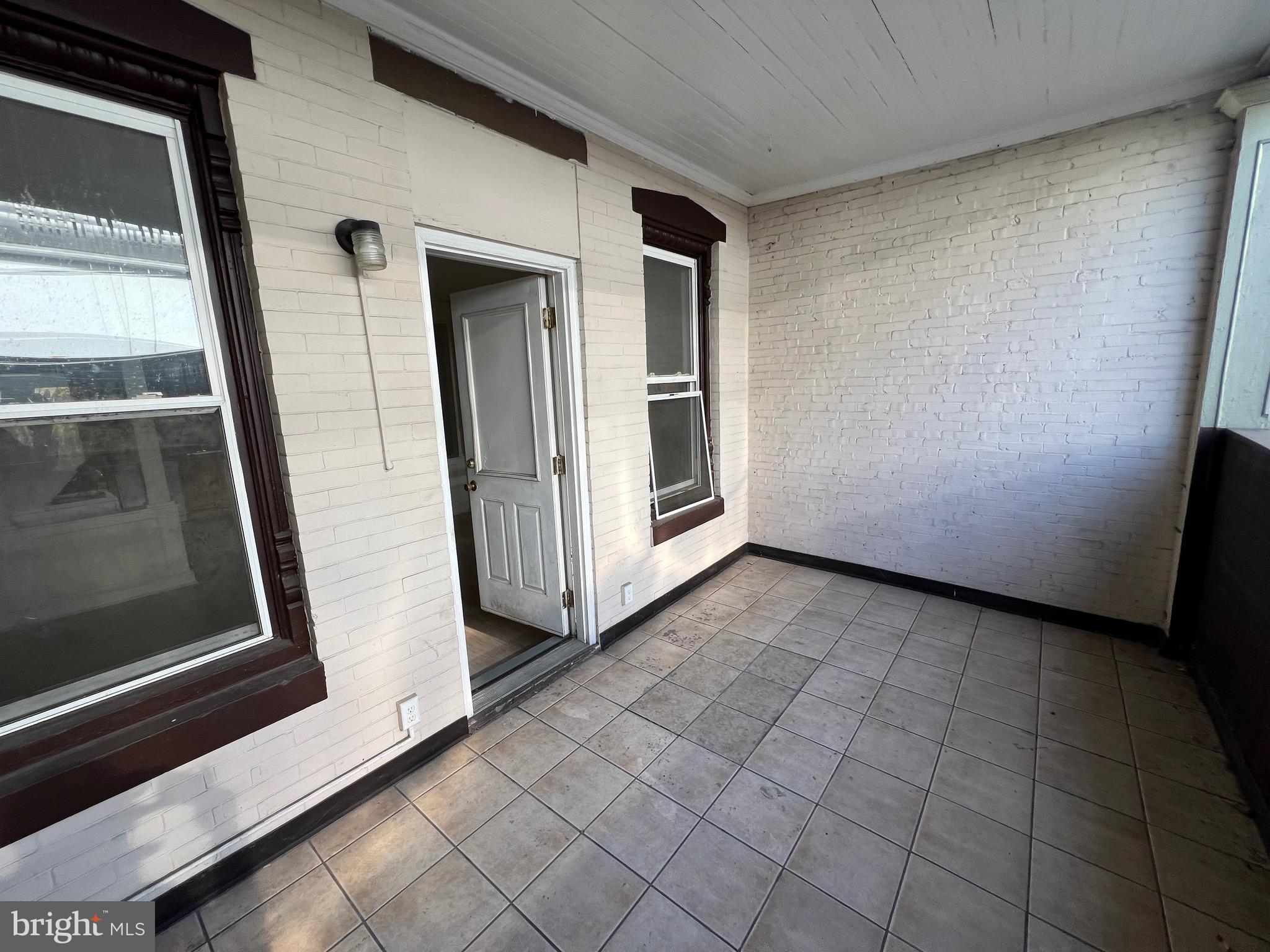 WALNUT HILL - Residential Lease