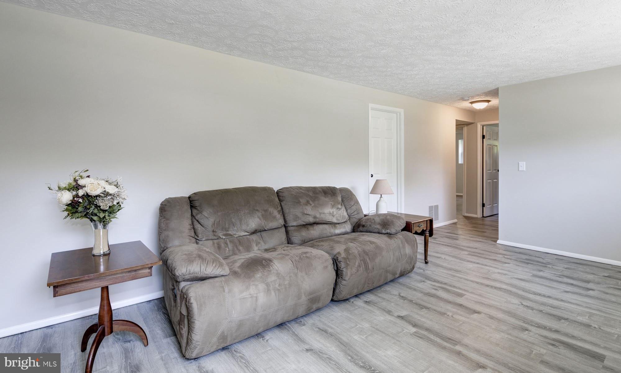 LAUREL VALLEY - Residential