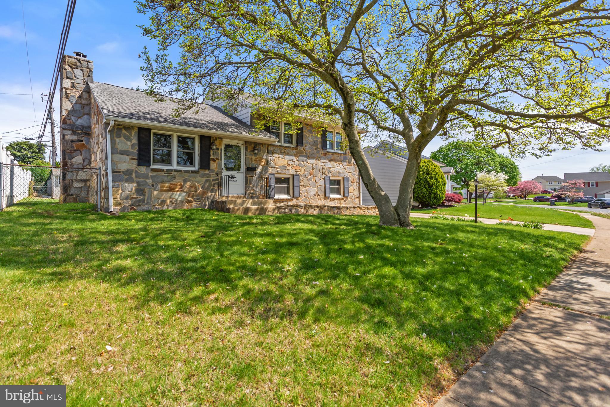 400 MARY ANN DRIVE