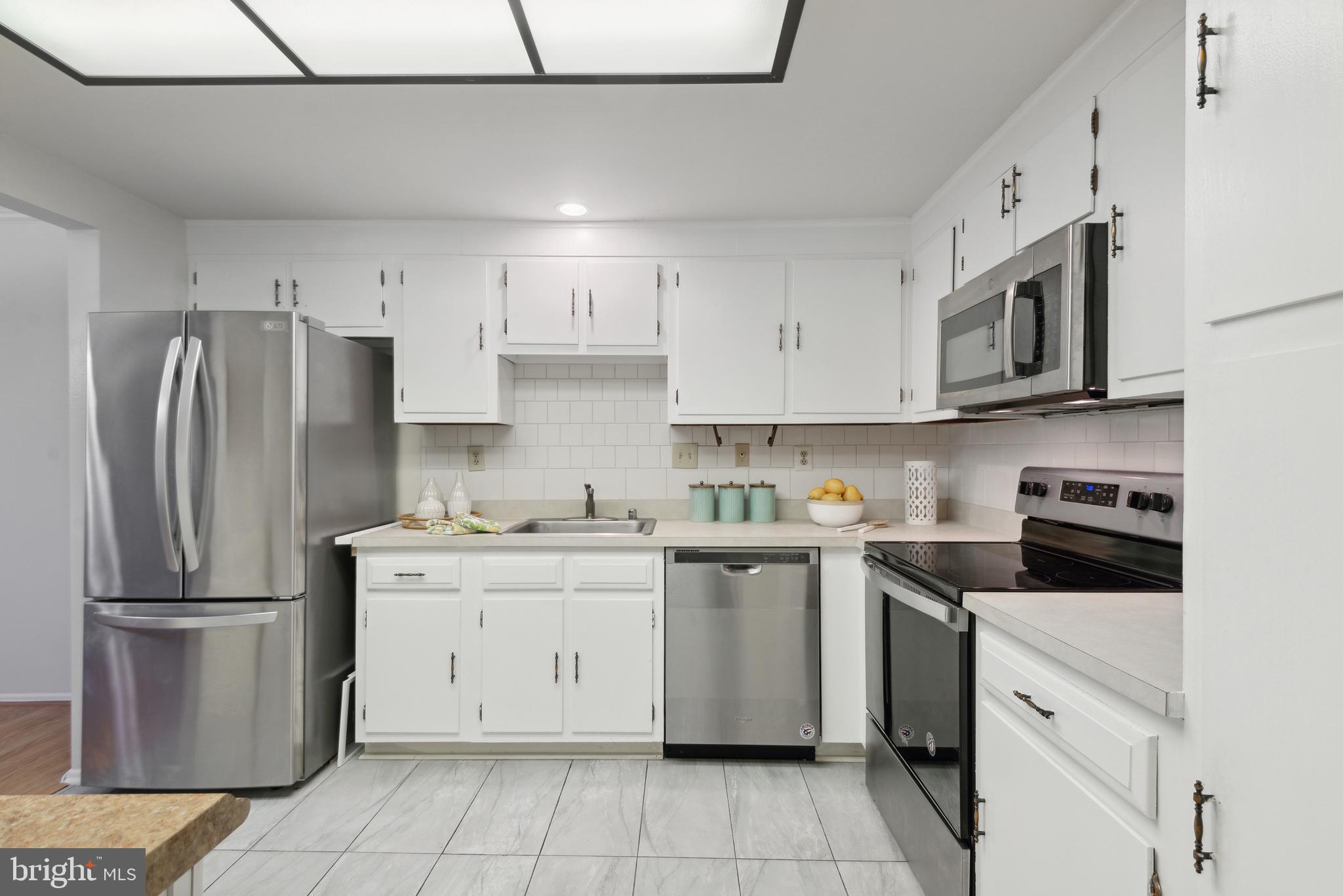 LEISURE WORLD - Residential