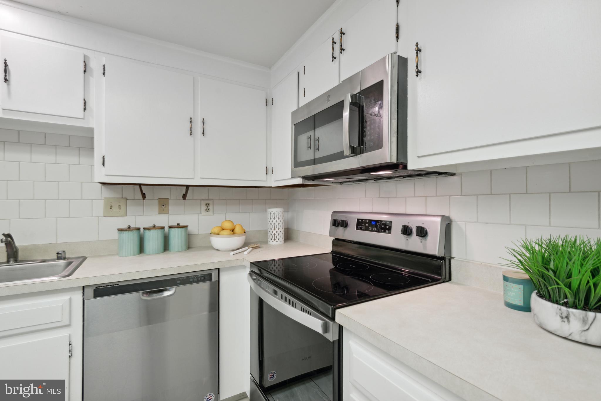 LEISURE WORLD - Residential