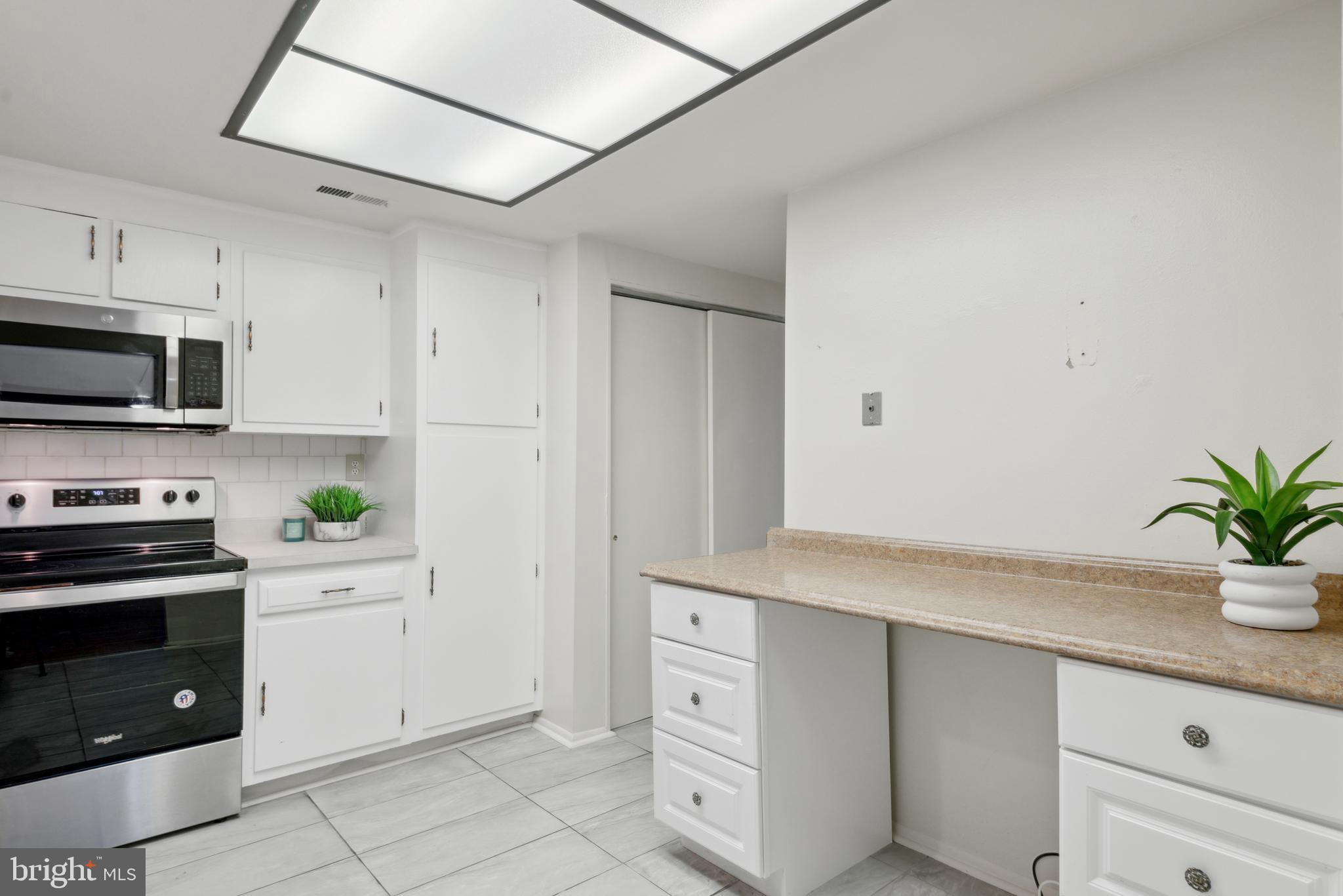 LEISURE WORLD - Residential