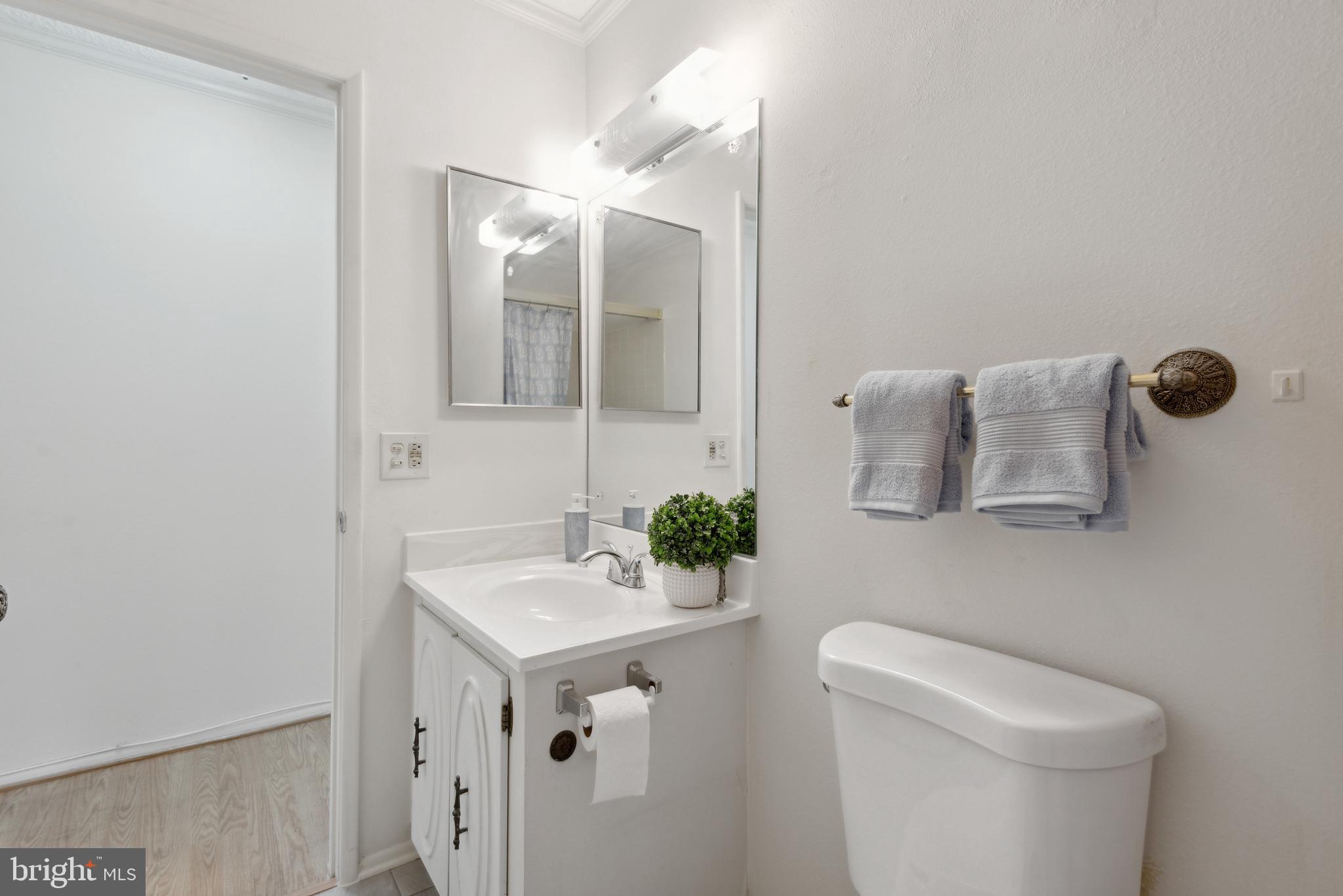 LEISURE WORLD - Residential