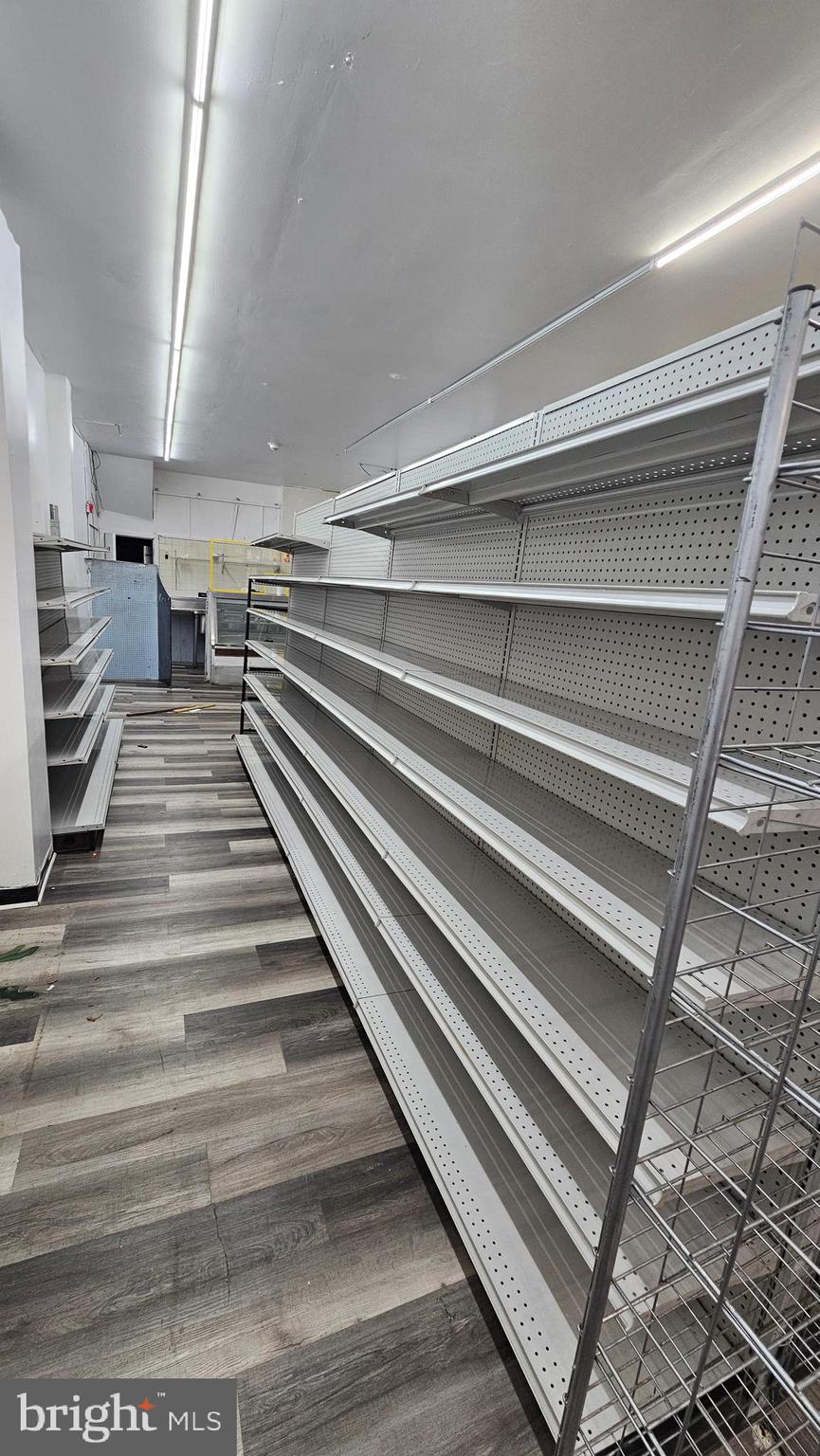 EAST KENSINGTON - Commercial Sale