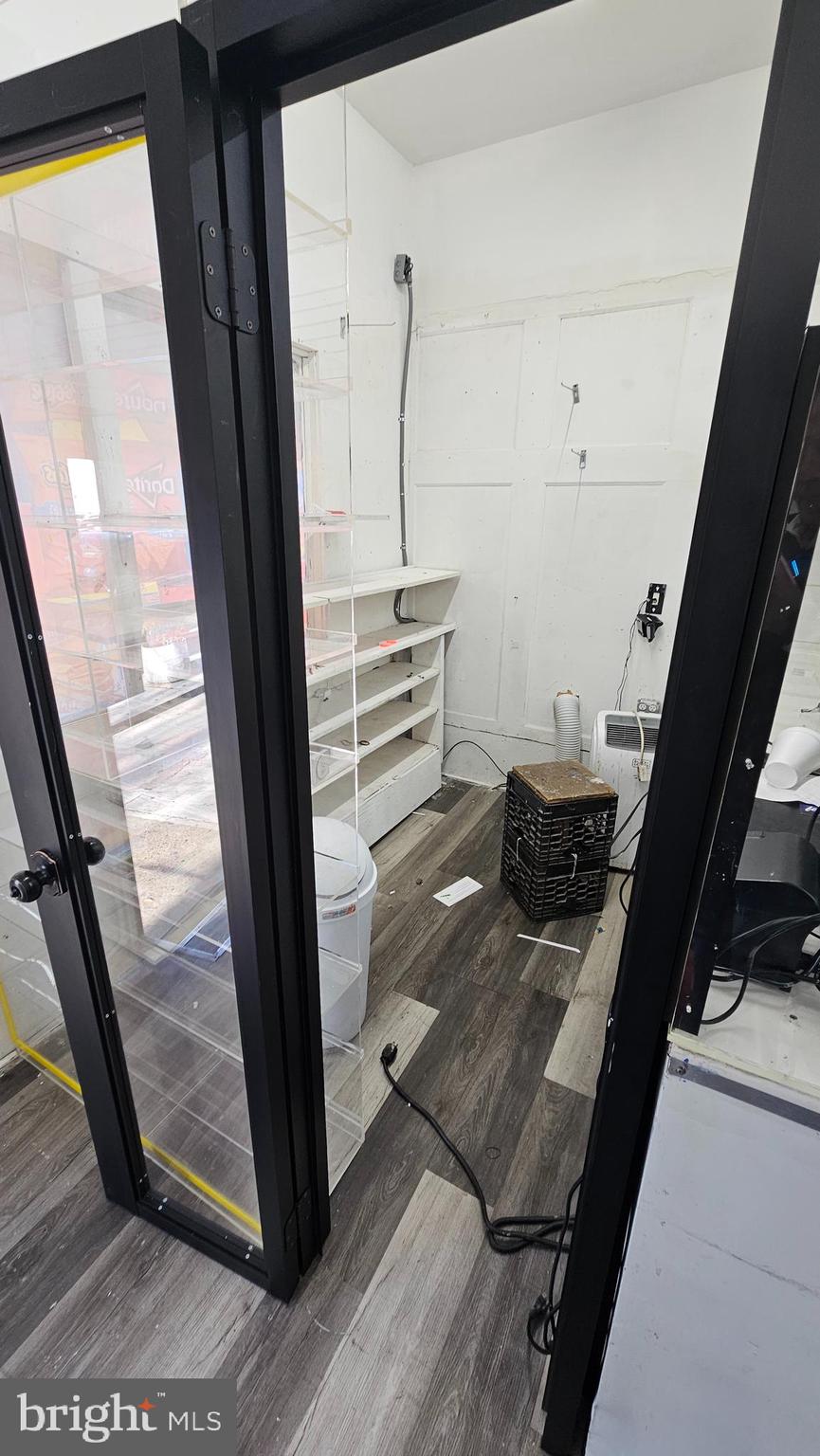 EAST KENSINGTON - Commercial Sale