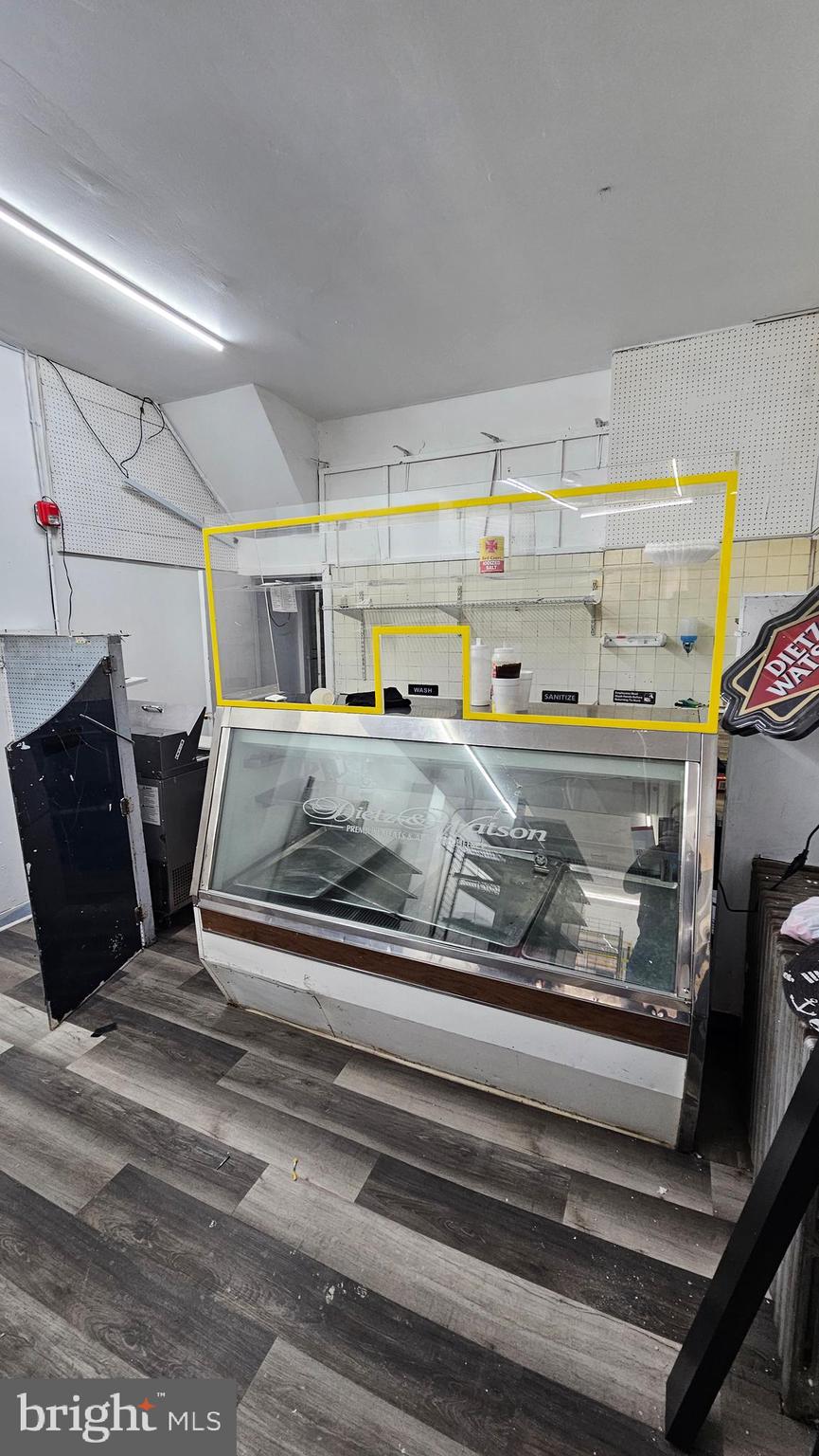 EAST KENSINGTON - Commercial Sale