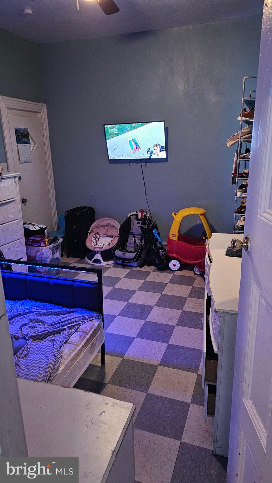 EAST KENSINGTON - Commercial Sale