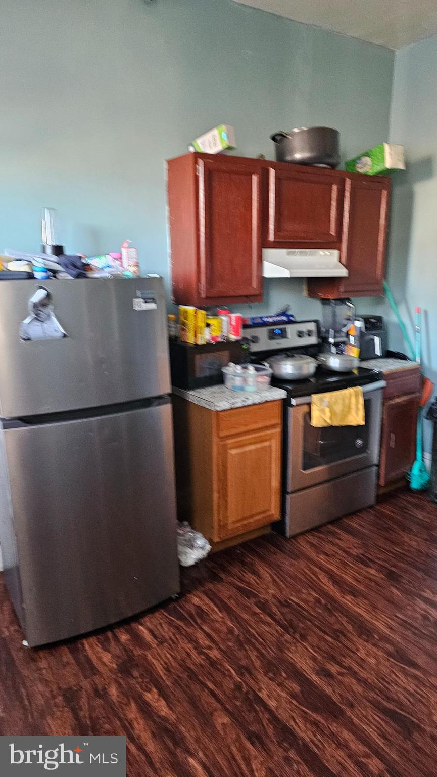 EAST KENSINGTON - Commercial Sale