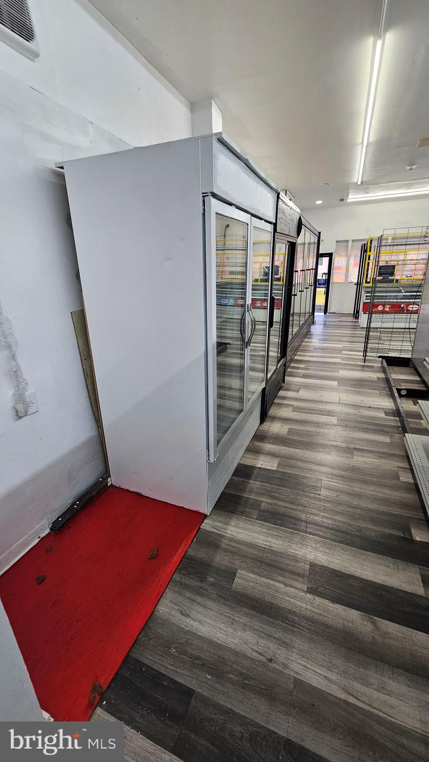 EAST KENSINGTON - Commercial Sale