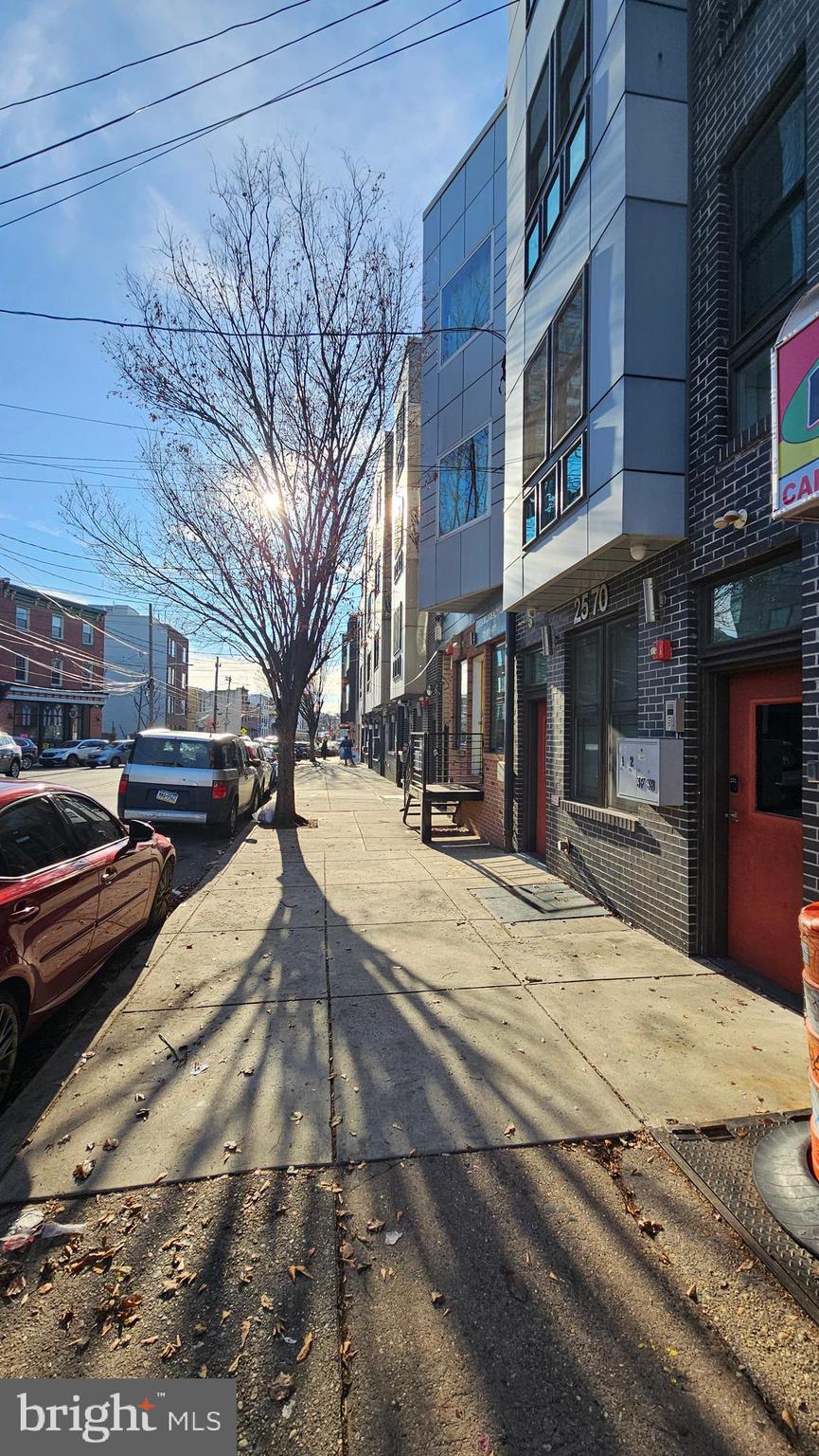 EAST KENSINGTON - Commercial Sale