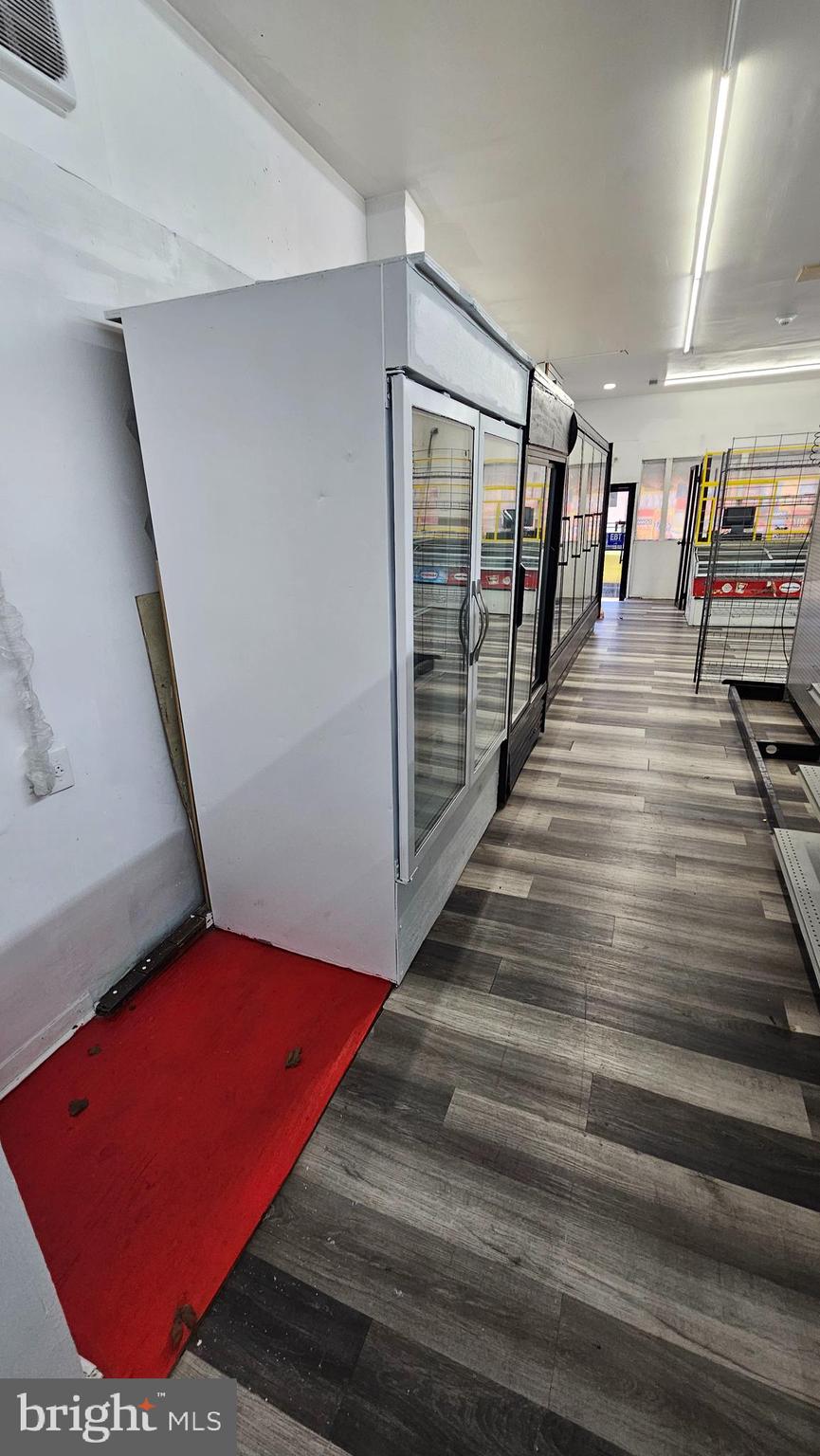 EAST KENSINGTON - Commercial Sale