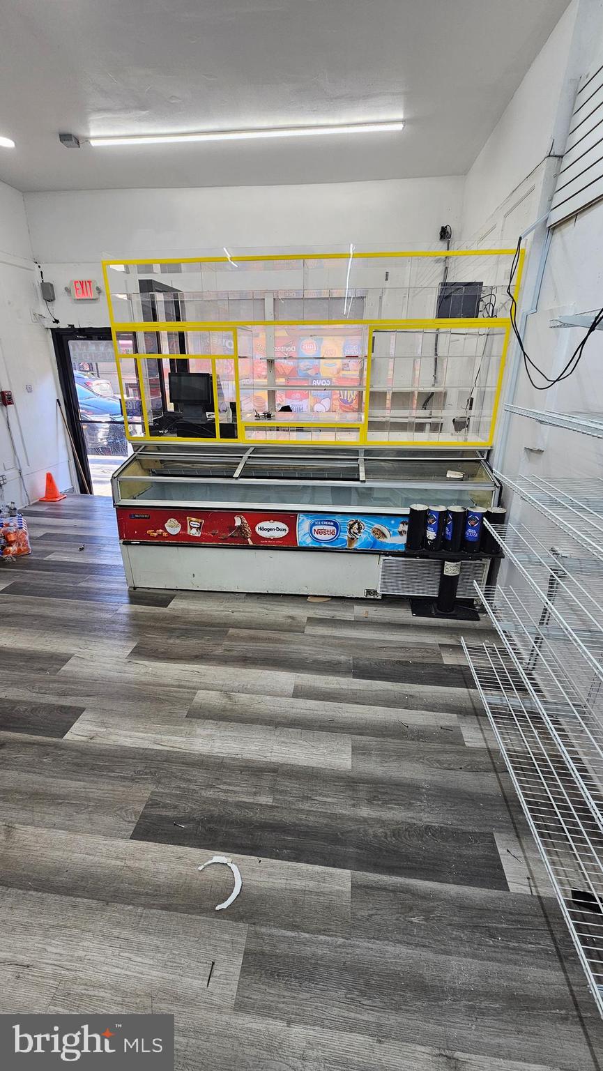 EAST KENSINGTON - Commercial Sale