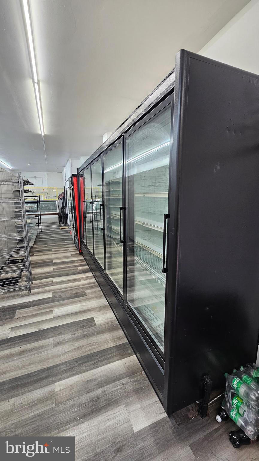 EAST KENSINGTON - Commercial Sale