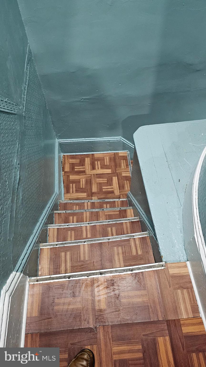 EAST KENSINGTON - Commercial Sale