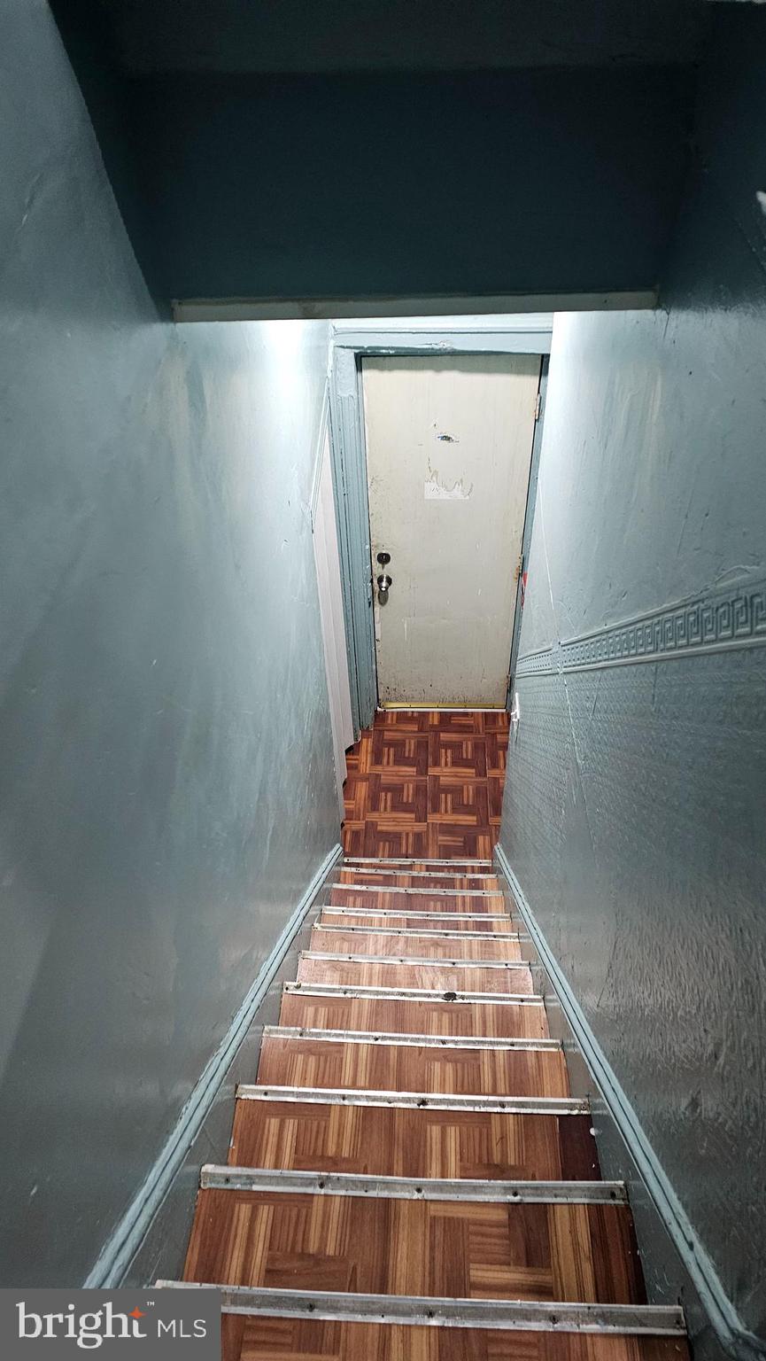 EAST KENSINGTON - Commercial Sale