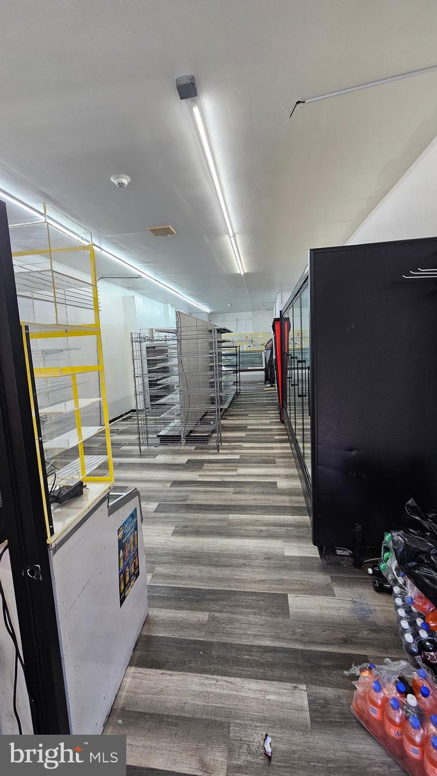 EAST KENSINGTON - Commercial Sale