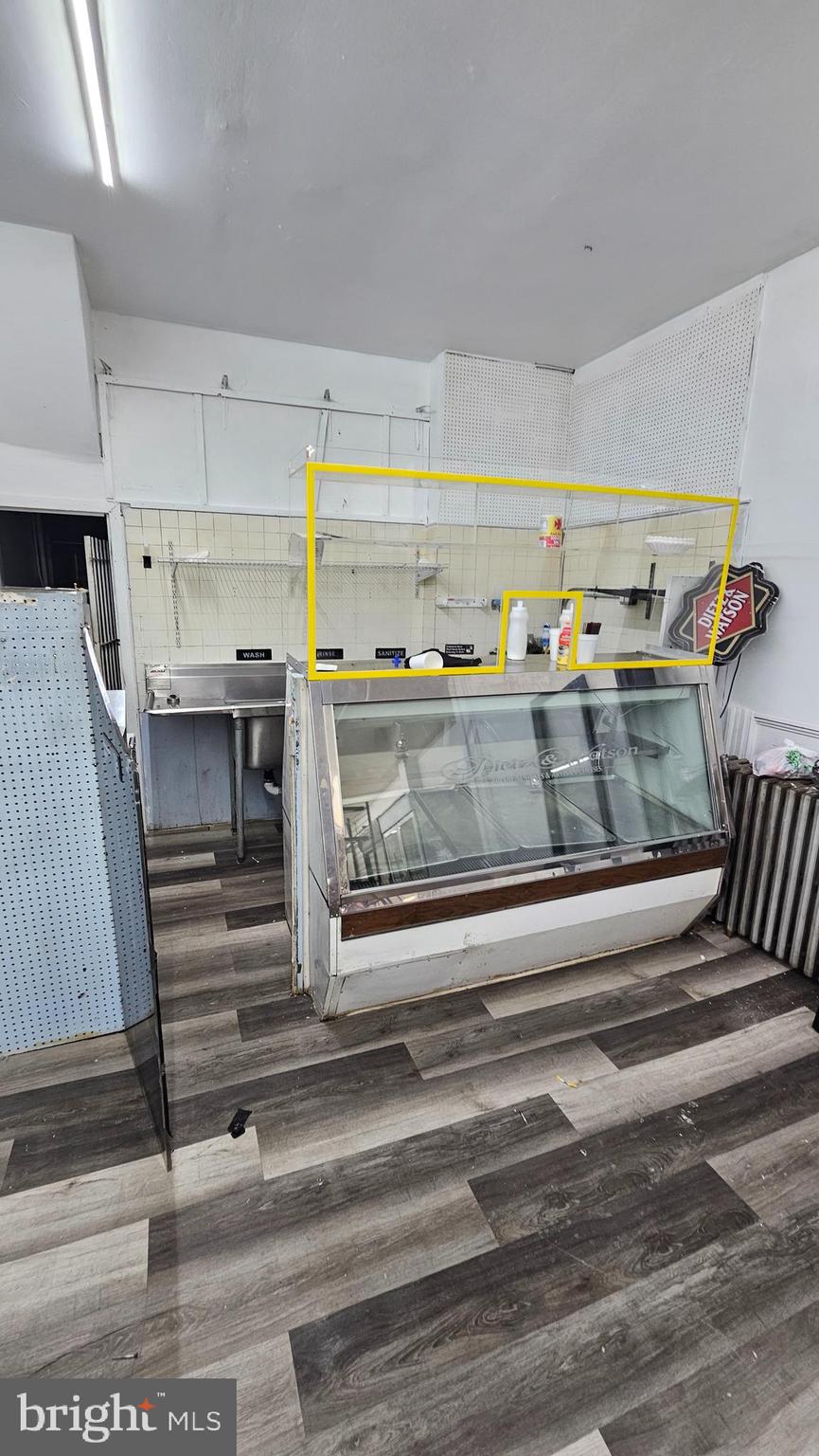 EAST KENSINGTON - Commercial Sale