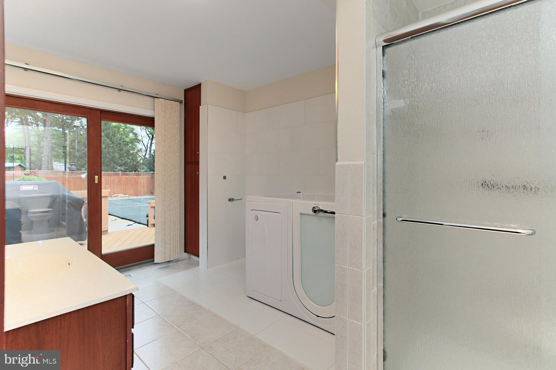 MOUNT VERNON MANOR - Residential