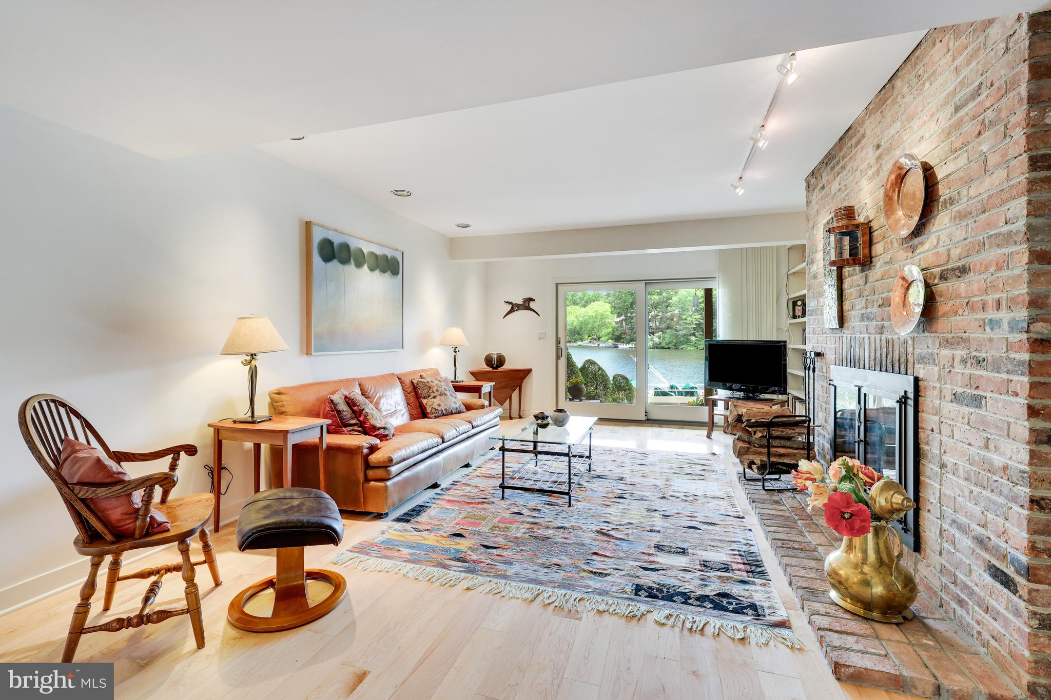 RESTON - Residential