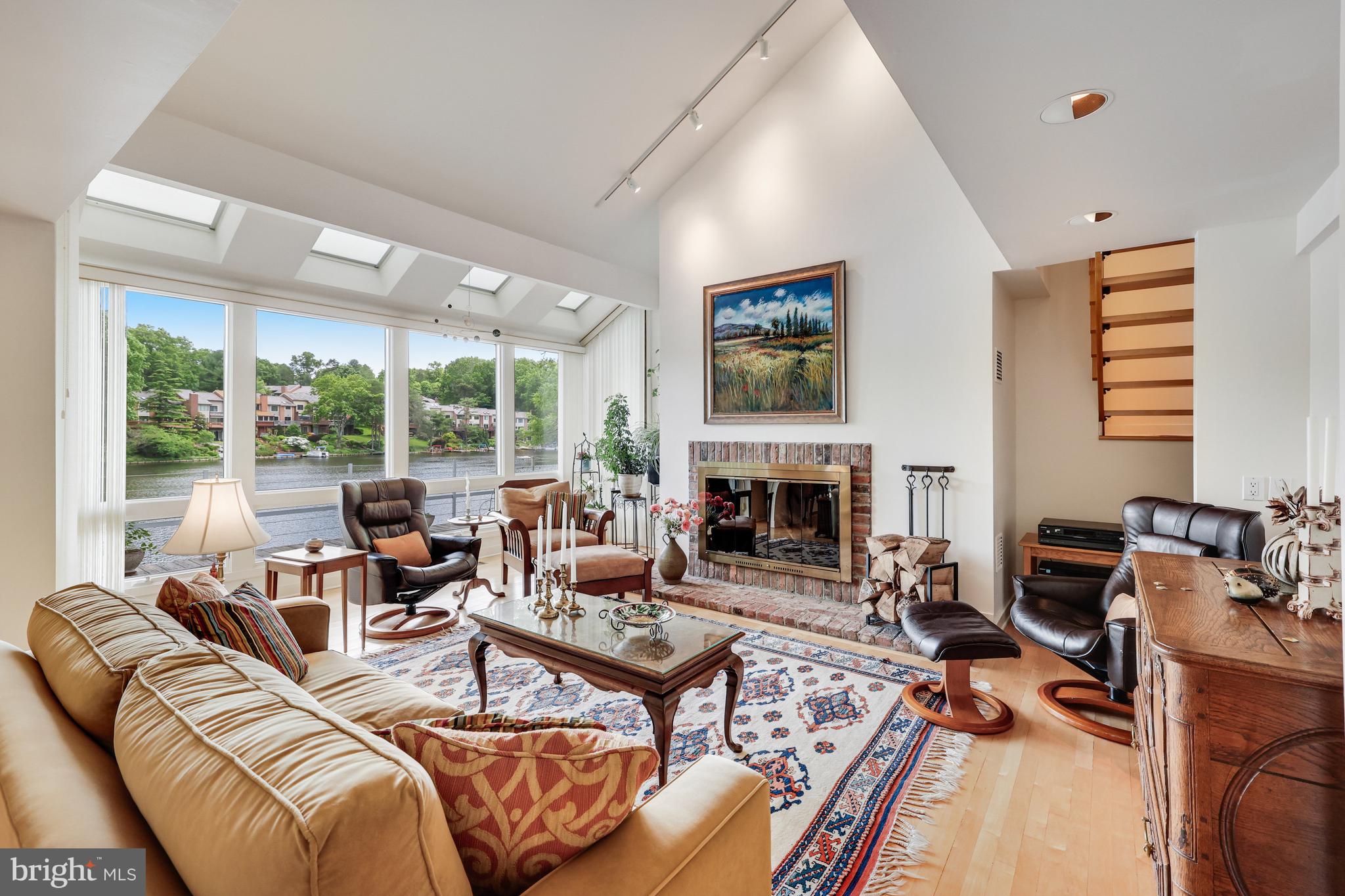 RESTON - Residential