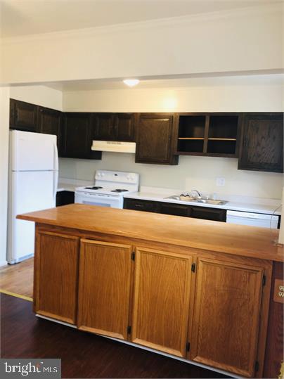 OLDE GREENWICH - Residential Lease