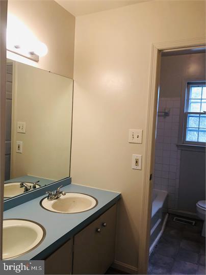 OLDE GREENWICH - Residential Lease